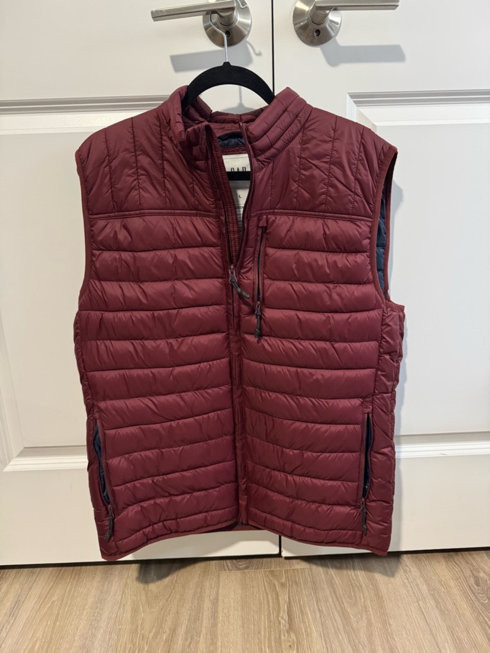 GAP Men's Quilted Puffer Vest —Burgundy — Size L — Great Condition